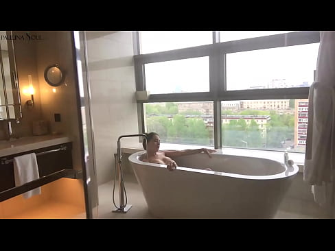 ❤️ Geweldige babe wat passievol haar poesie in die badkamer afruk ❌ Gehaltepornografie by ons